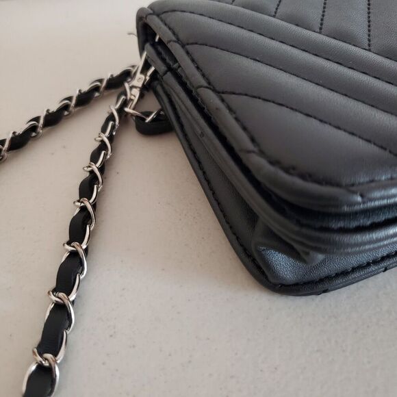 Badgley Mischka Crossbody Studio Bag Black Vegan Leather Logo Quilted Chain - Picture 8 of 10